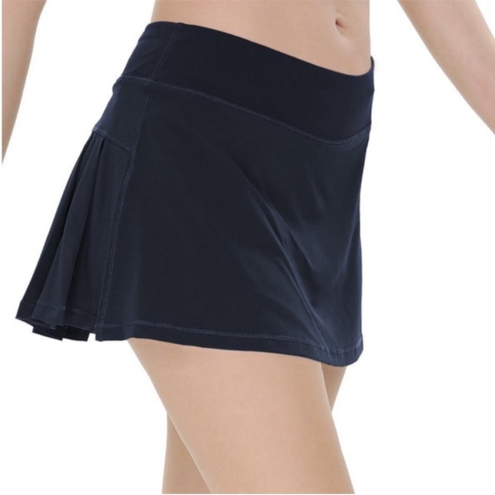 Queenieke BNWT tennis skirt with built in shorts